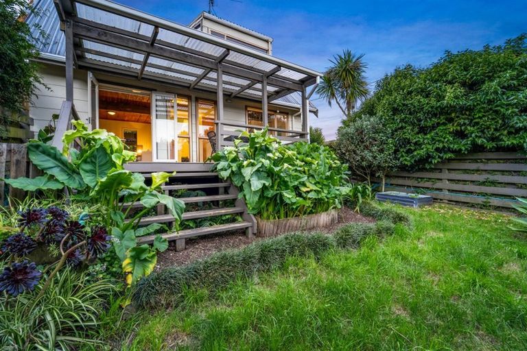 Photo of property in 1/143 Balmain Road, Birkenhead, Auckland, 0626