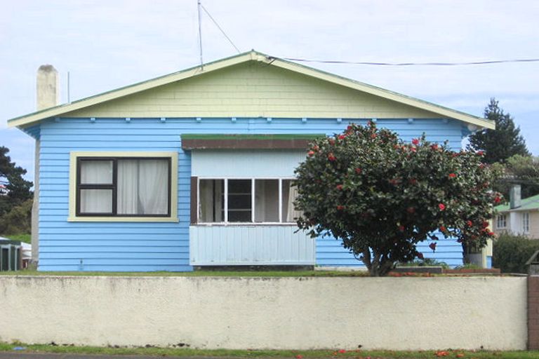 Photo of property in 80 Pioneer Road, Moturoa, New Plymouth, 4310