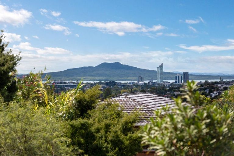 Photo of property in 29 High Road, Glenfield, Auckland, 0629