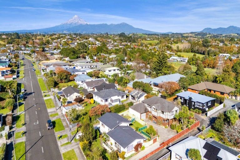 Photo of property in 90a Govett Avenue, Frankleigh Park, New Plymouth, 4310