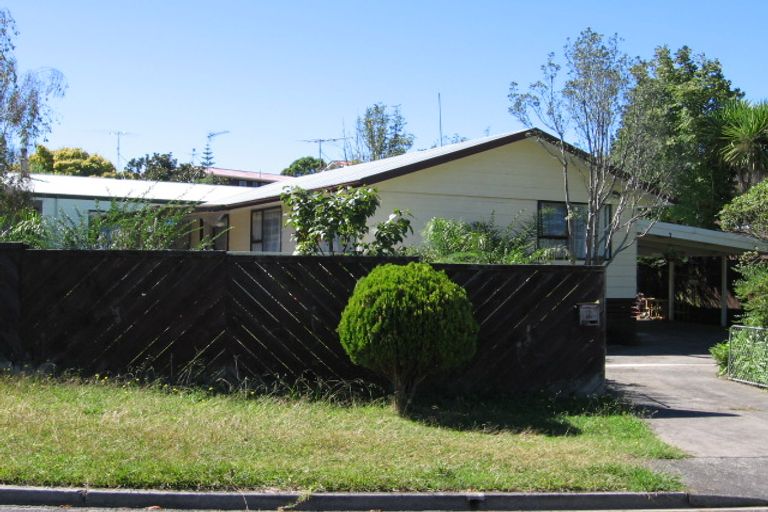 Photo of property in 2 Woodman Place, West Harbour, Auckland, 0618