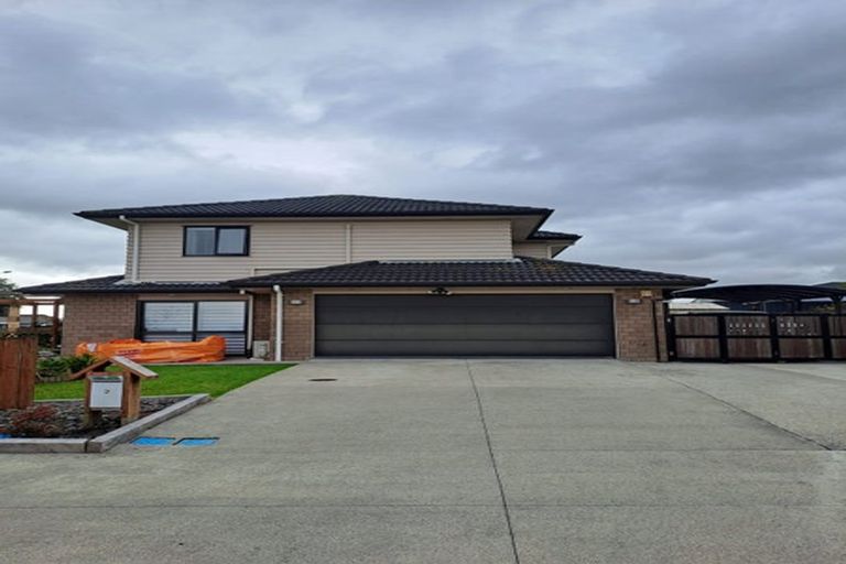 Photo of property in 2 Kirikiri Drive, Papakura, 2110