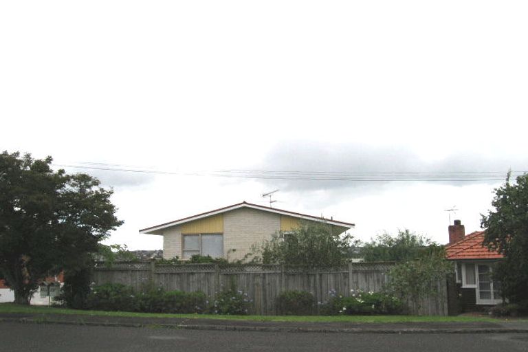 Photo of property in 1/101 Sylvan Avenue, Northcote, Auckland, 0627