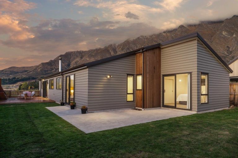 Photo of property in 43 Bannister Street, Jacks Point, Queenstown, 9371