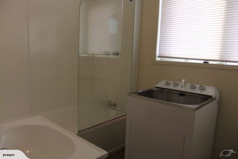 Photo of property in 10/5 Keeling Road, Henderson, Auckland, 0612