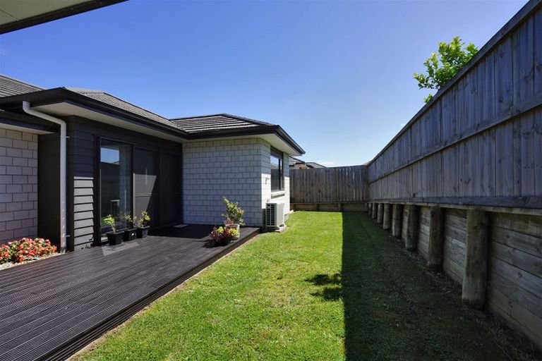 Photo of property in 2 Faber Place, Rototuna North, Hamilton, 3210