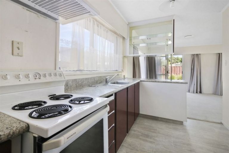 Photo of property in 2/15 Meadowcourt Drive, Manukau, Auckland, 2025