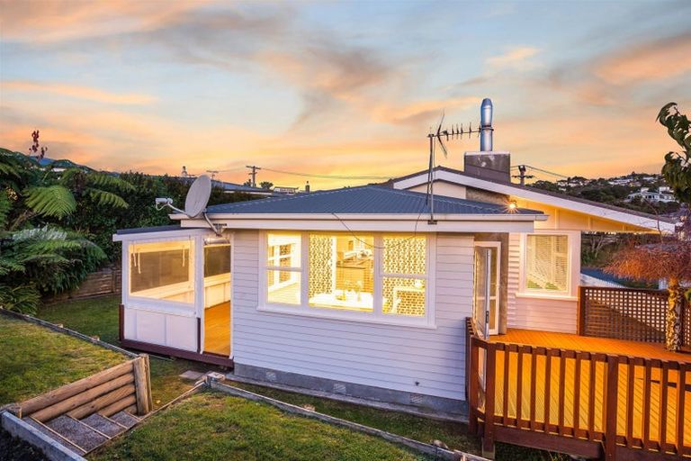 Photo of property in 11 Cara Crescent, Paparangi, Wellington, 6037