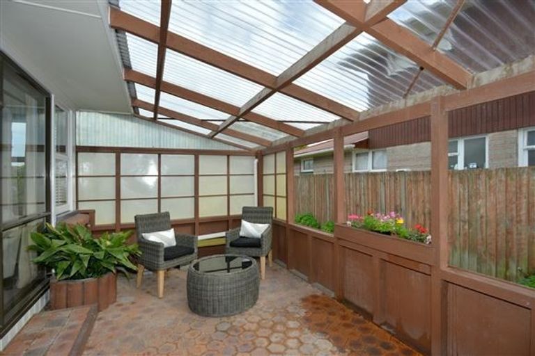 Photo of property in 2 Oakdale Street, Avonhead, Christchurch, 8042