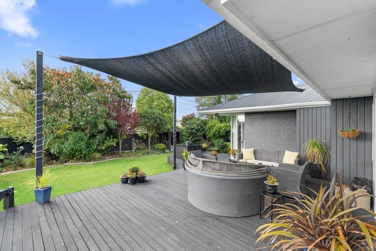 Photo of property in 21 Greendale Avenue, Avonhead, Christchurch, 8042