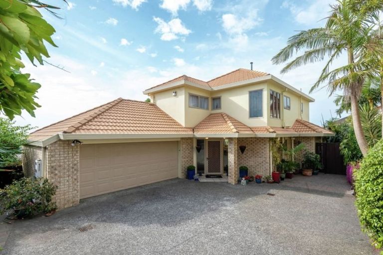 Photo of property in 2/42 Mccahill Views, Botany Downs, Auckland, 2010