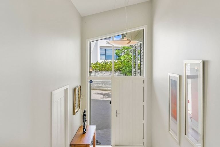Photo of property in 38 Aspiring Terrace, Aotea, Porirua, 5024