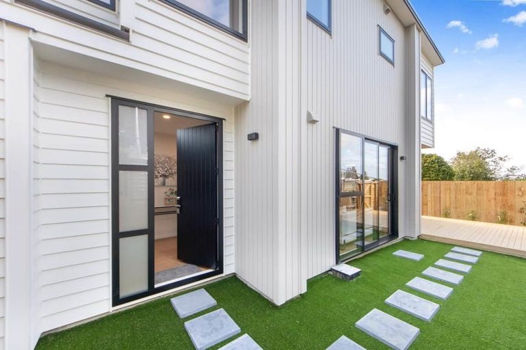 Photo of property in 7a Hewlett Road, Massey, Auckland, 0614