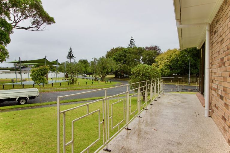 Photo of property in 14 Waterlea Avenue, Mangere Bridge, Auckland, 2022