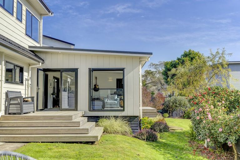 Photo of property in 77 Gilbass Avenue, Hamilton Lake, Hamilton, 3204