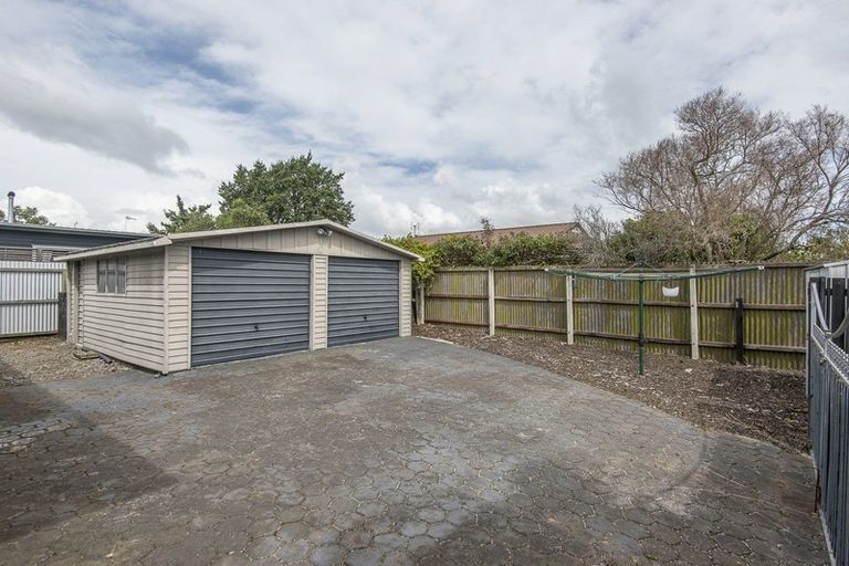Photo of property in 255 Lake Terrace Road, Shirley, Christchurch, 8061