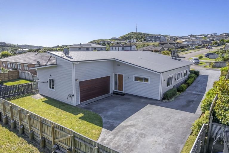 Photo of property in 21 Tasman Close, Aotea, Porirua, 5024