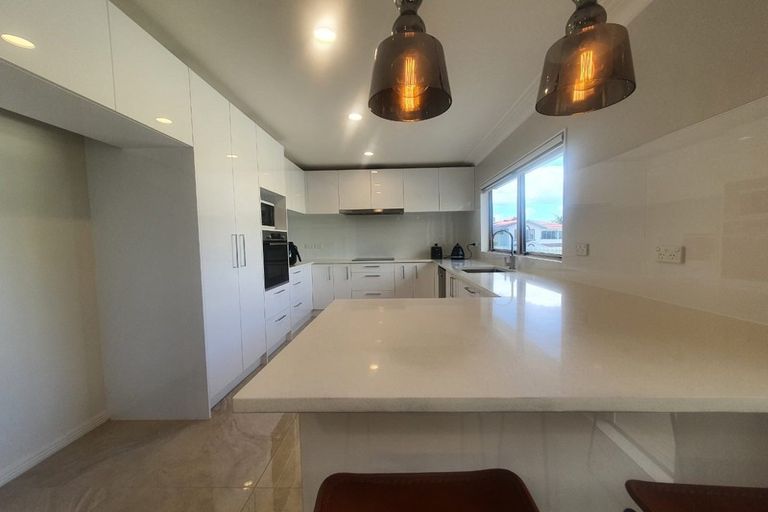 Photo of property in 50 Marina View Drive, West Harbour, Auckland, 0618