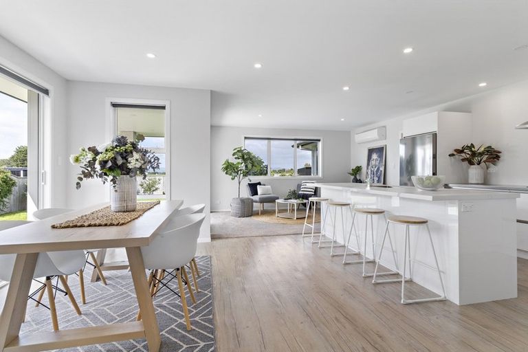 Photo of property in 28 Feist Street, Carterton, 5713