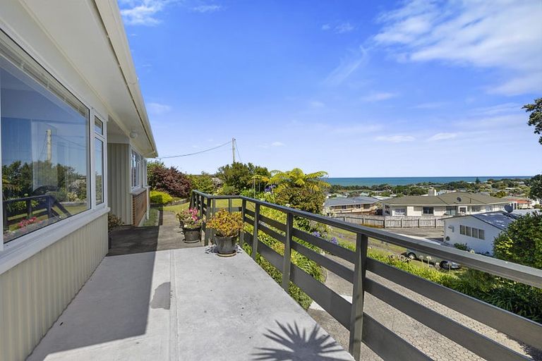 Photo of property in 18 Mount View Place, Spotswood, New Plymouth, 4310