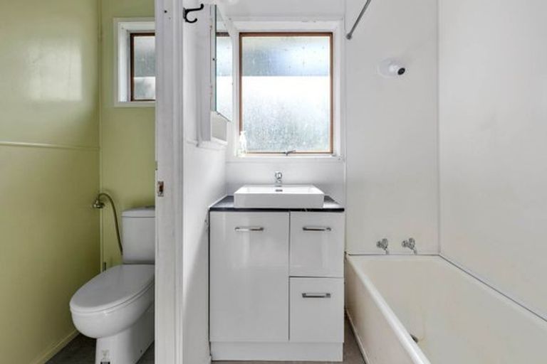 Photo of property in 62 Lavery Place, Sunnynook, Auckland, 0632