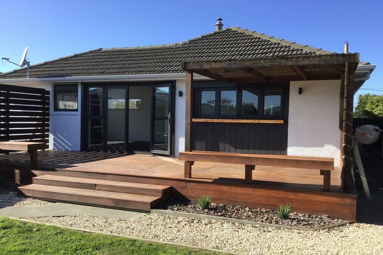 Photo of property in 8 Liverton Crescent, Bishopdale, Christchurch, 8053