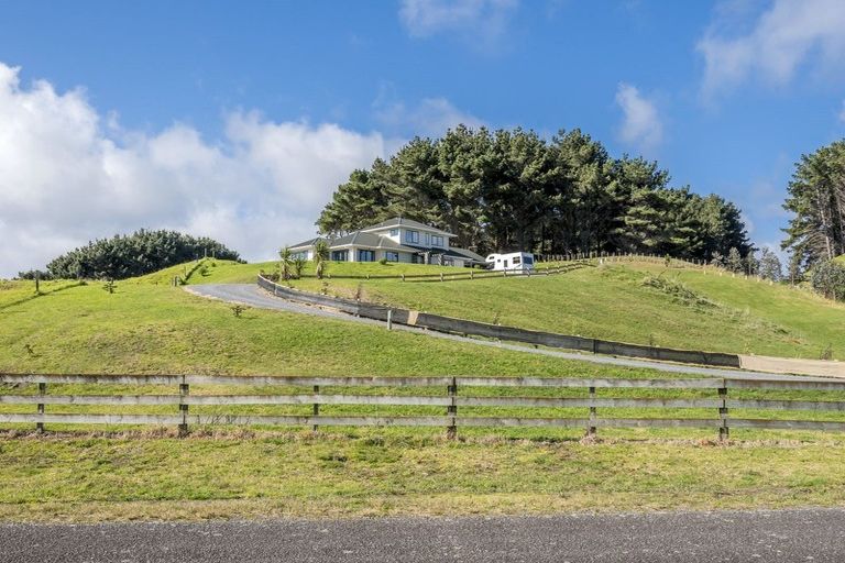 Photo of property in 100 Harakeke Road, Te Horo, Otaki, 5581