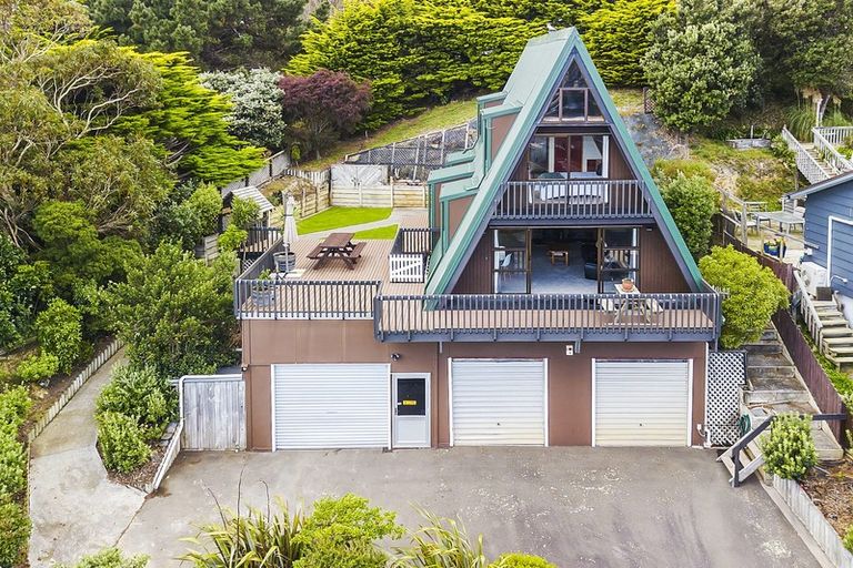 Photo of property in 1 Mapplebeck Street, Titahi Bay, Porirua, 5022