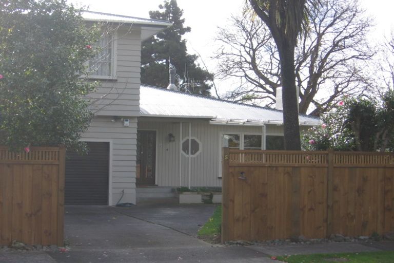 Photo of property in 5 Lincoln Terrace, Hokowhitu, Palmerston North, 4410