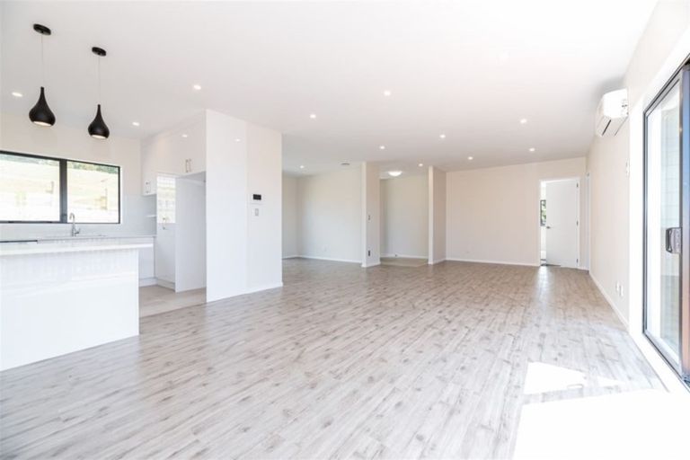 Photo of property in 8 Myra G Place, Stanmore Bay, Whangaparaoa, 0932