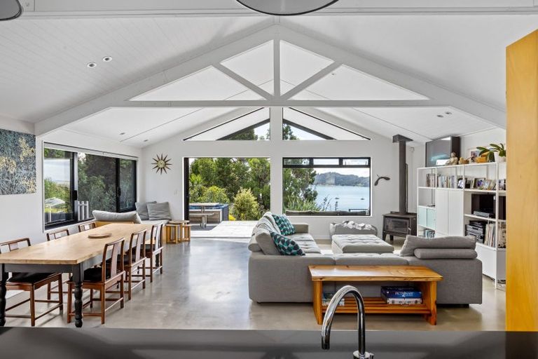 Photo of property in 28 Opahi Bay Road, Mahurangi West, Warkworth, 0983