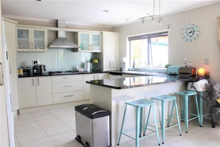 Photo of property in 36 Seresin Crescent, Flat Bush, Auckland, 2016