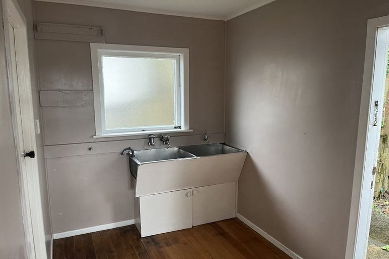 Photo of property in 1/33 Roberts Road, Glenfield, Auckland, 0629