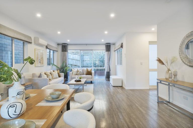 Photo of property in 22 Sunshine Boulevard, Sunnyvale, Auckland, 0612