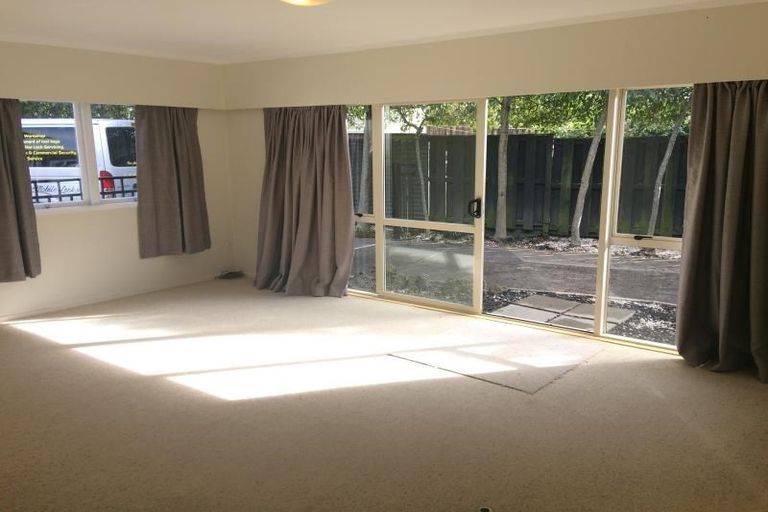 Photo of property in 2/16 Rangitoto Terrace, Milford, Auckland, 0620