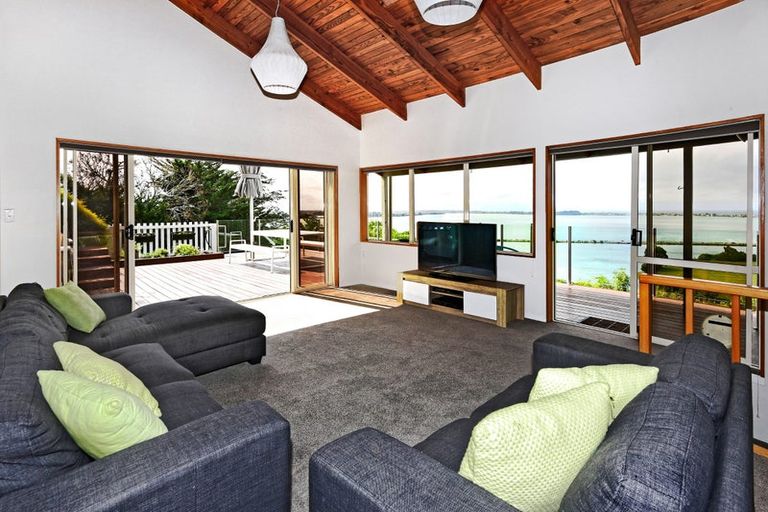 Photo of property in 22 La Costa Lane, Mount Pleasant, Christchurch, 8081