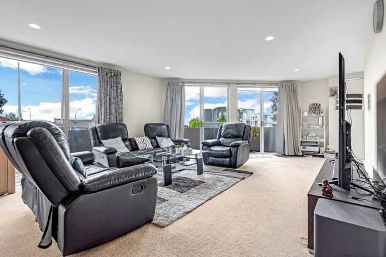 Photo of property in 3/1 Gracechurch Drive, Flat Bush, Auckland, 2016