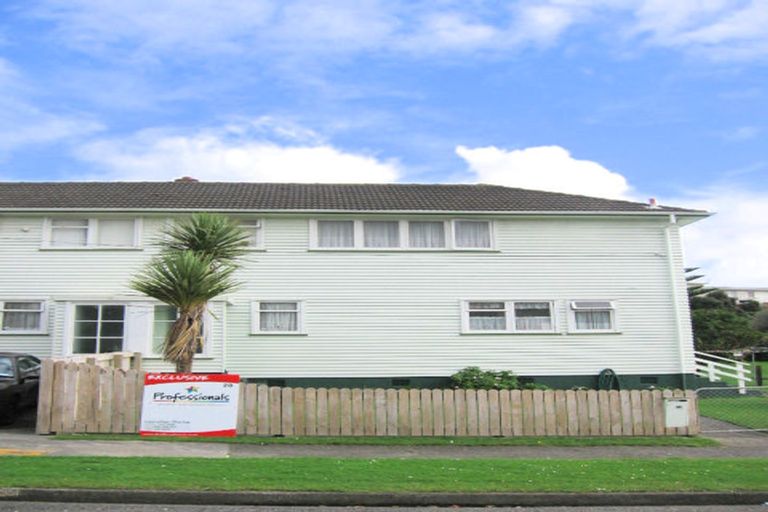 Photo of property in 20-22 Derby Place, Cannons Creek, Porirua, 5024