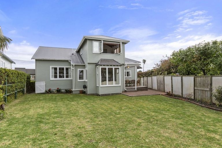 Photo of property in 62 Vauxhall Road, Devonport, Auckland, 0624