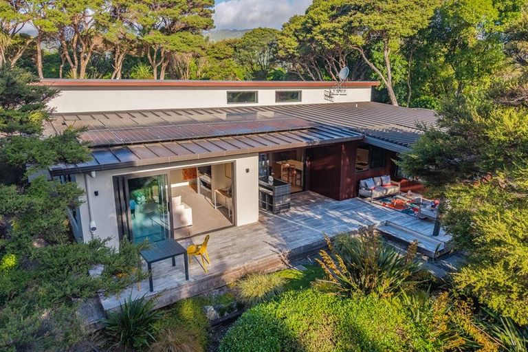 Photo of property in 154 Ngarara Road, Waikanae, 5391
