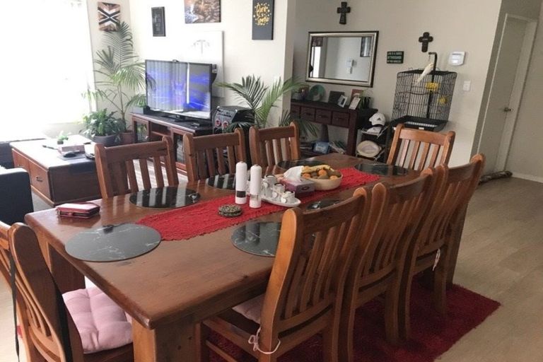 Photo of property in 24 Midhurst Avenue, Henderson, Auckland, 0612