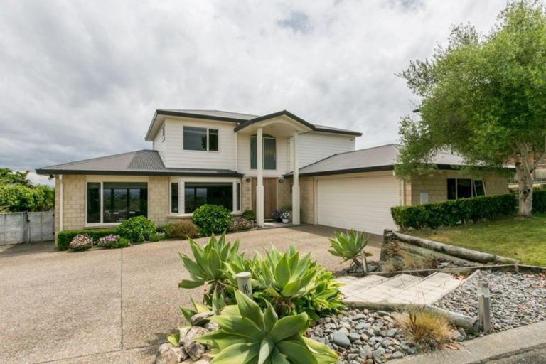 Photo of property in 83 Hikanui Drive, Havelock North, 4130