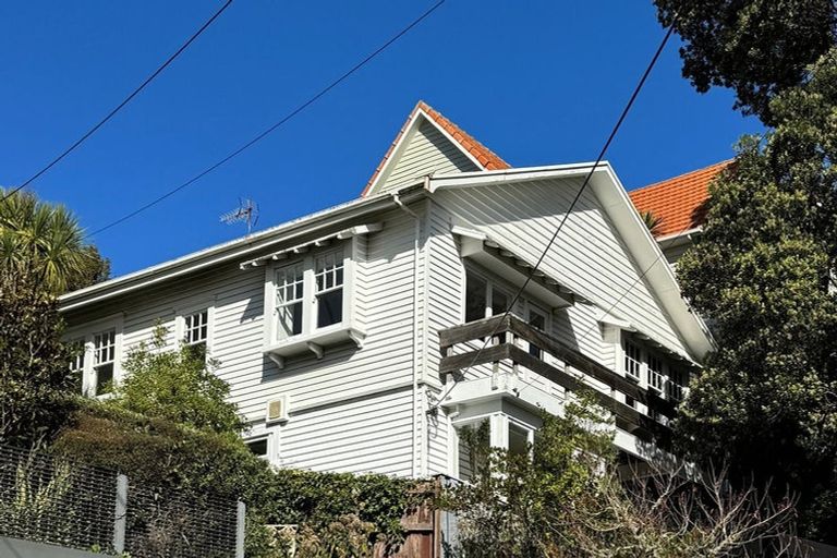 Photo of property in 2/5 Grove Road, Kelburn, Wellington, 6012