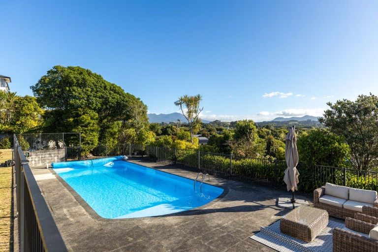 Photo of property in 33 Veale Road, Frankleigh Park, New Plymouth, 4371