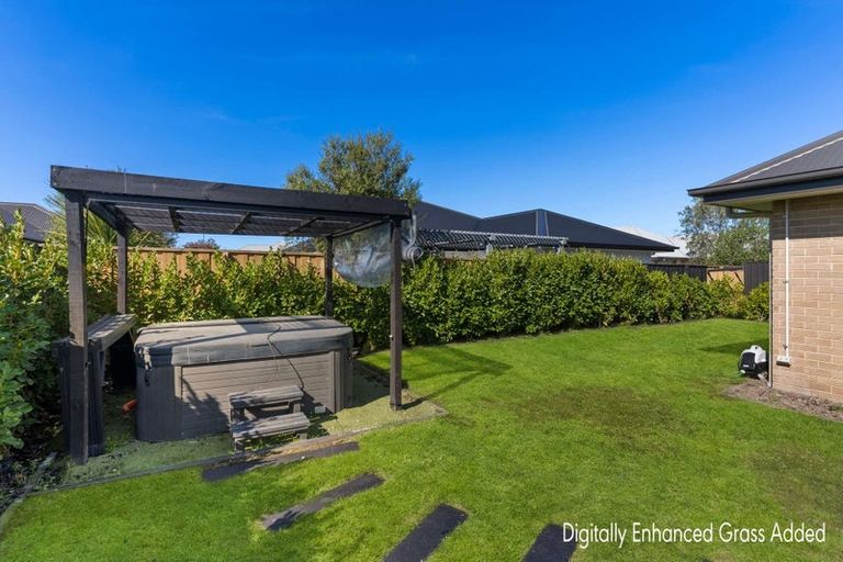 Photo of property in 62 Aroha Street, Pegasus, 7612