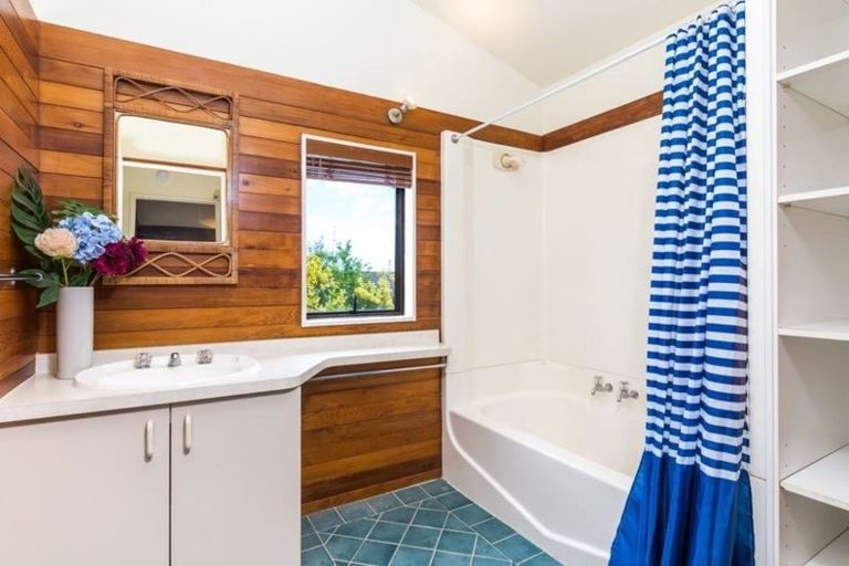 Photo of property in 2/9 Titoki Avenue, Waipahihi, Taupo, 3330