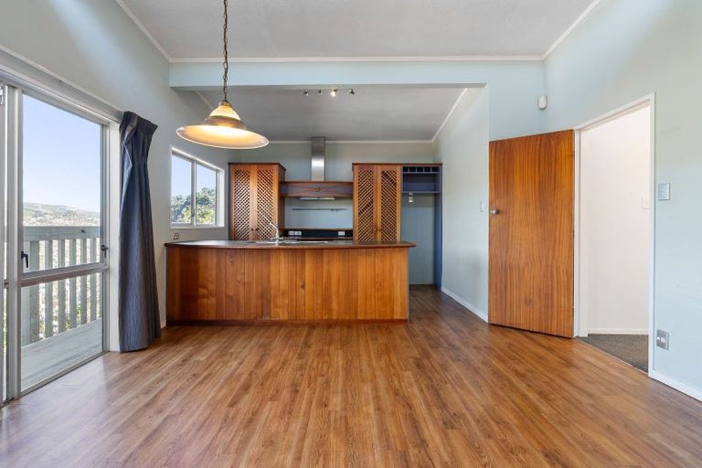 Photo of property in 1 Fyvie Avenue, Tawa, Wellington, 5028