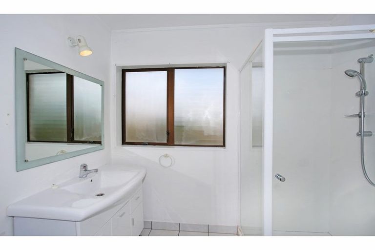 Photo of property in 2/60 Beach Road, Pahurehure, Papakura, 2113