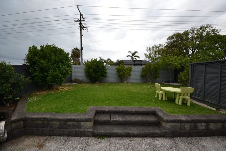 Photo of property in 2/42 Aberdeen Road, Campbells Bay, Auckland, 0620