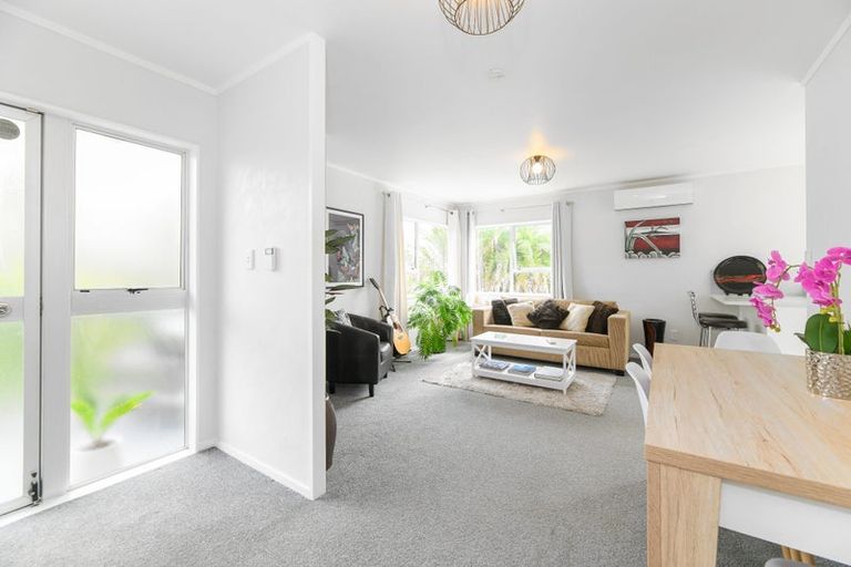 Photo of property in 2/23 Tawa Road, Te Atatu Peninsula, Auckland, 0610